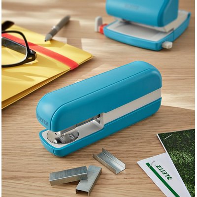 Nietmachine Leitz Cosy 30 vel 24/6 blauw