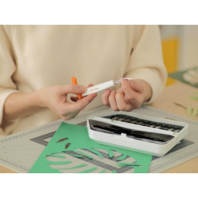 Precisiemes Fiskars Medium Duty set à 12 mesbladen wit