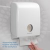 Handdoek Kleenex Ultra i-vouw 2-laags 215x318mm 15x124 vel wit 6778 foto